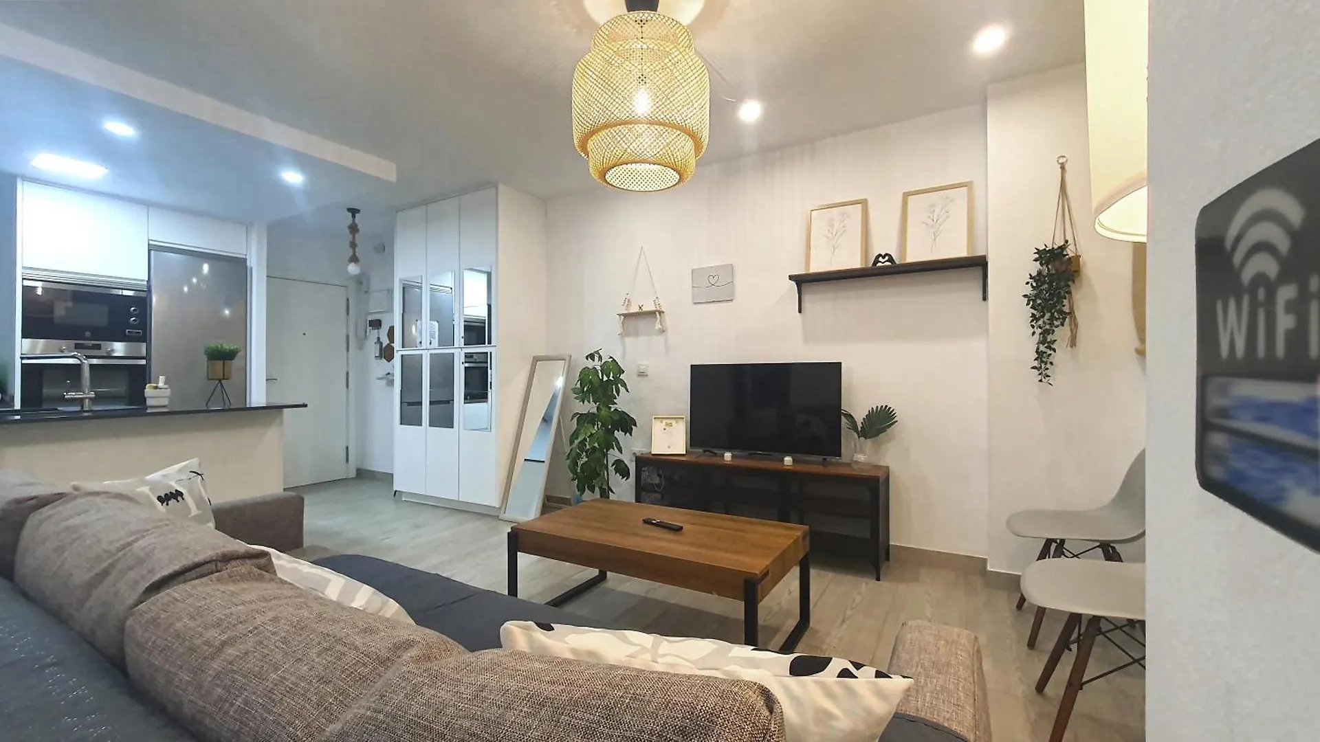 5 Apartamento De 2 Habitaciones Y Metro Sevilla 0*,  Spanien